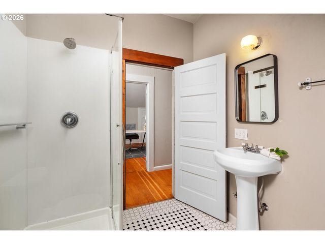 1923 Se 50TH Ave, Portland, OR 97215