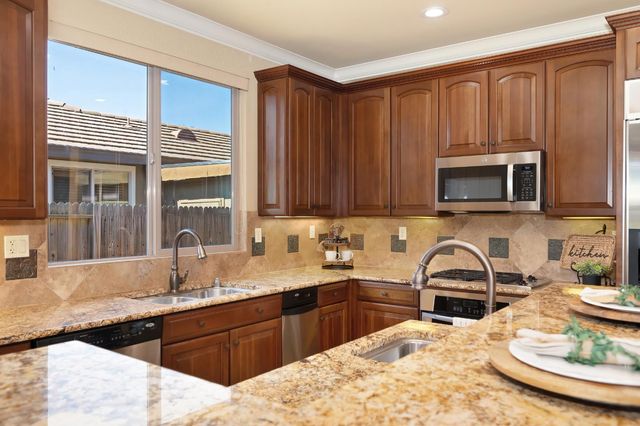 620 Castle Oaks Dr, Ione, CA 95640