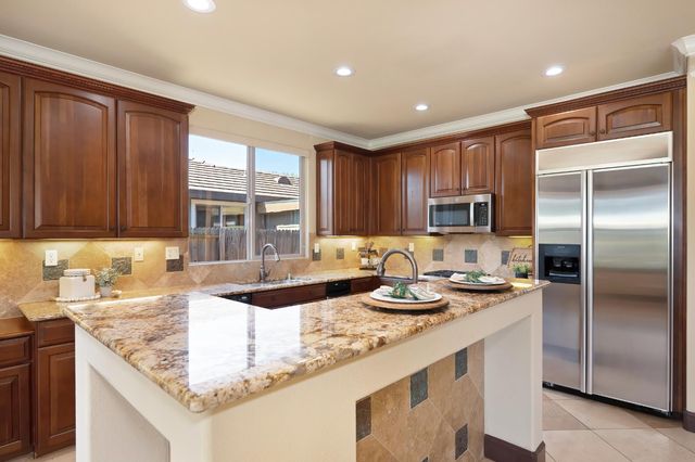 620 Castle Oaks Dr, Ione, CA 95640