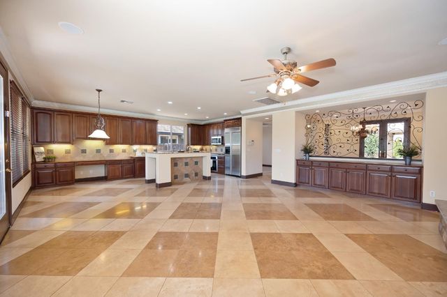 620 Castle Oaks Dr, Ione, CA 95640