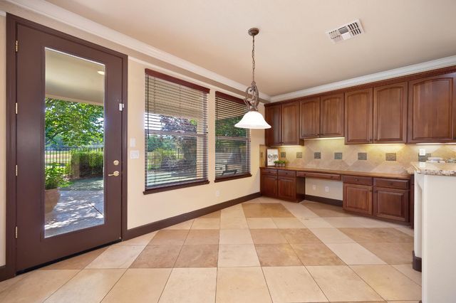 620 Castle Oaks Dr, Ione, CA 95640