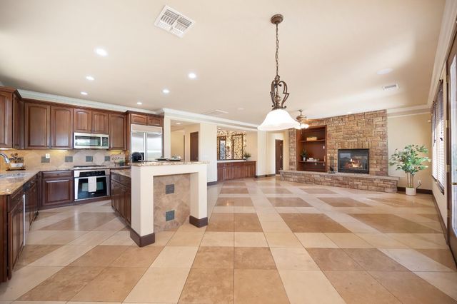 620 Castle Oaks Dr, Ione, CA 95640