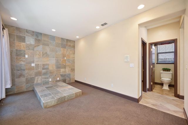 620 Castle Oaks Dr, Ione, CA 95640