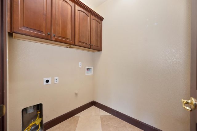 620 Castle Oaks Dr, Ione, CA 95640