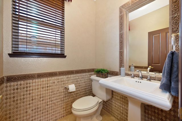 620 Castle Oaks Dr, Ione, CA 95640