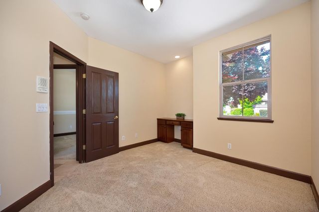 620 Castle Oaks Dr, Ione, CA 95640