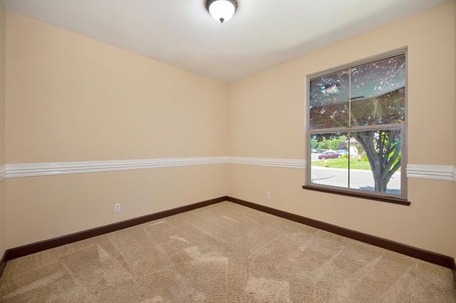 620 Castle Oaks Dr, Ione, CA 95640