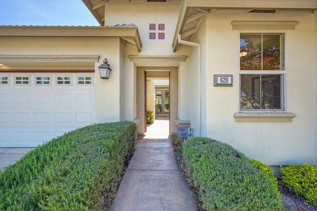 620 Castle Oaks Dr, Ione, CA 95640