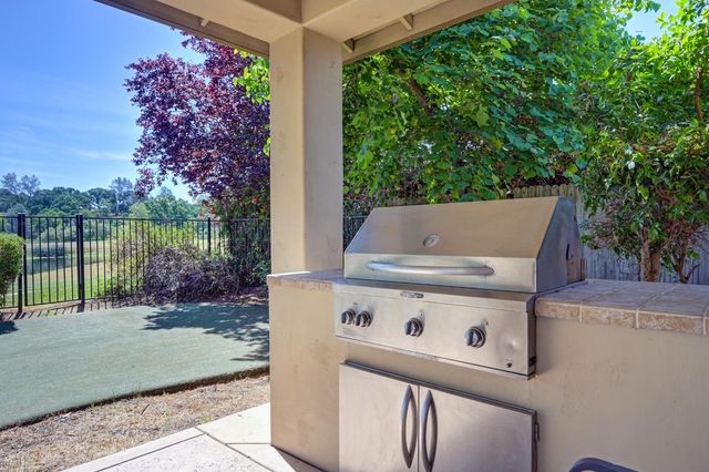 620 Castle Oaks Dr, Ione, CA 95640