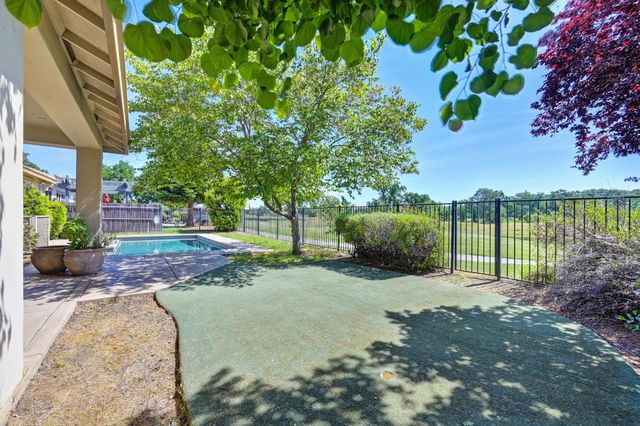 620 Castle Oaks Dr, Ione, CA 95640