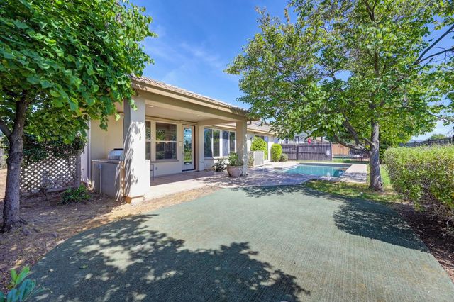 620 Castle Oaks Dr, Ione, CA 95640