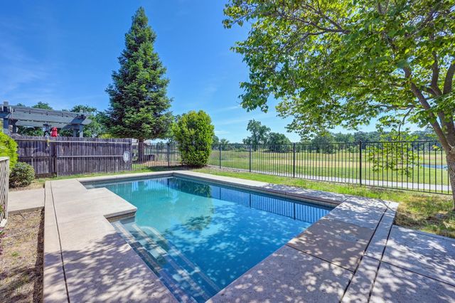 620 Castle Oaks Dr, Ione, CA 95640