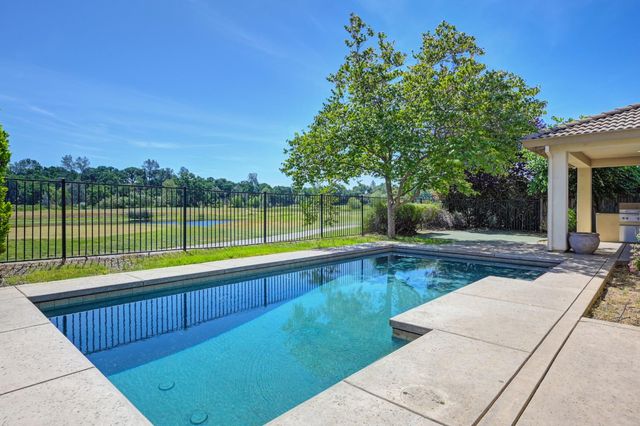 620 Castle Oaks Dr, Ione, CA 95640