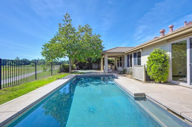 620 Castle Oaks Dr, Ione, CA 95640