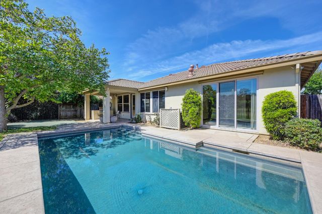 620 Castle Oaks Dr, Ione, CA 95640