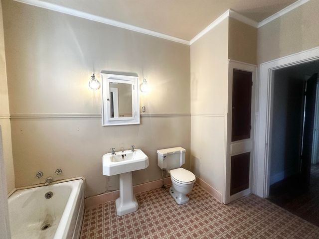 1406 E Main St., Atlanta, TX 75551