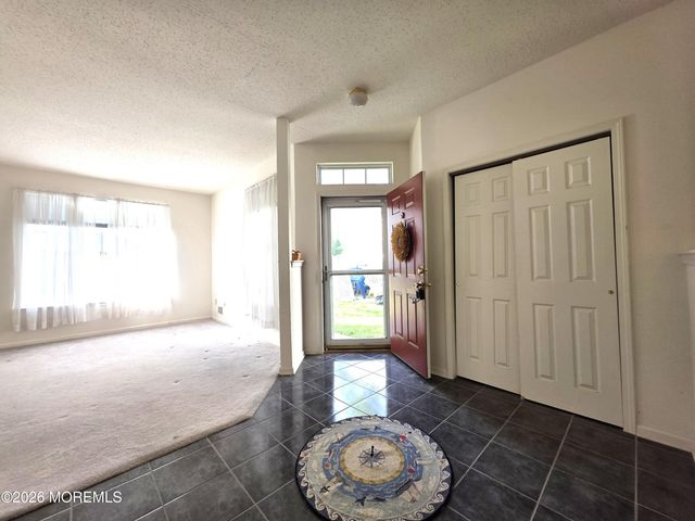 91 Robin Lane, Barnegat, NJ 08005