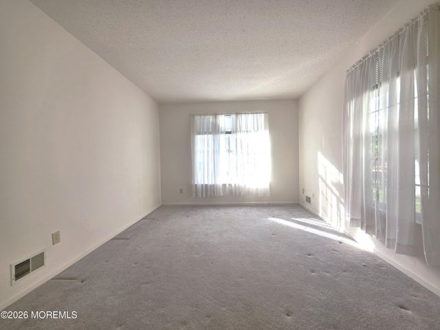 91 Robin Lane, Barnegat, NJ 08005