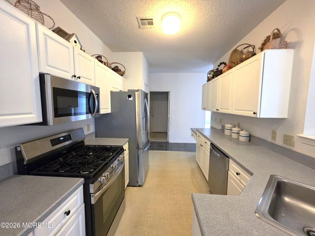 91 Robin Lane, Barnegat, NJ 08005