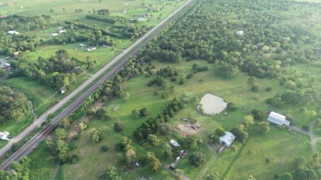 2106 1st Street, Liverpool, TX 77577