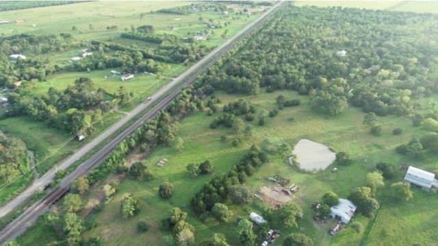 2106 1st Street, Liverpool, TX 77577