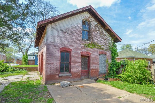 303 N Jackson Street, Belleville, IL 62220