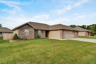 5618 West Sugar Pine Drive, Springfield, MO 65802