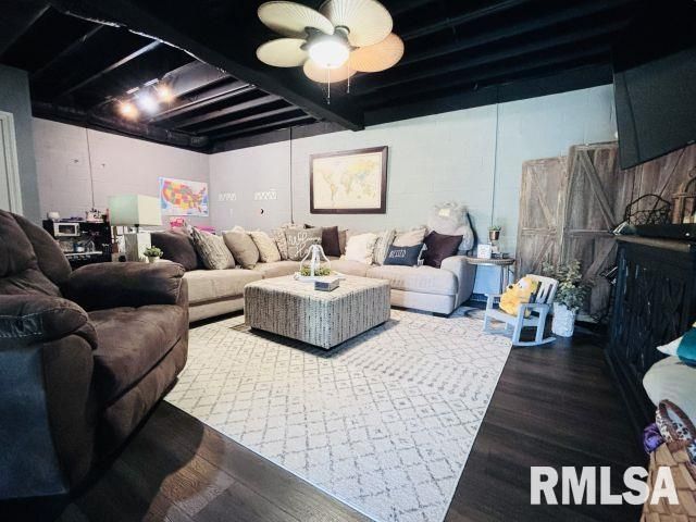 1292 CO Road 700 E Road, Carmi, IL 62821