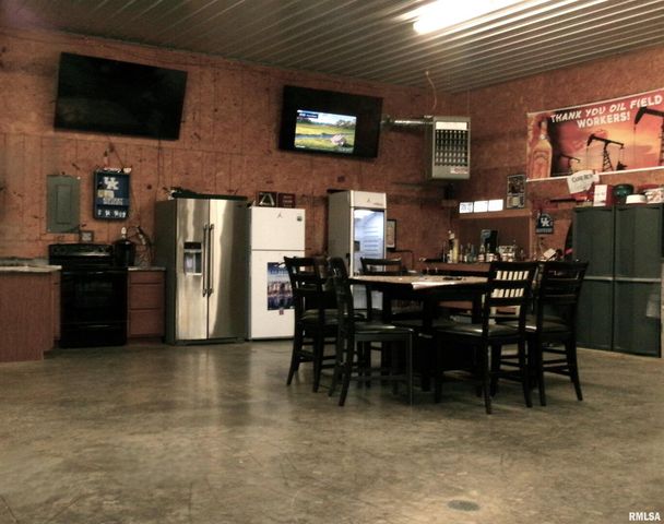 1292 CO Road 700 E Road, Carmi, IL 62821