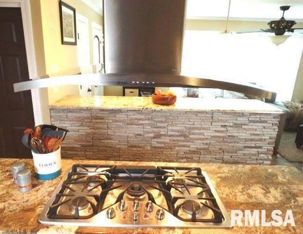 1292 CO Road 700 E Road, Carmi, IL 62821