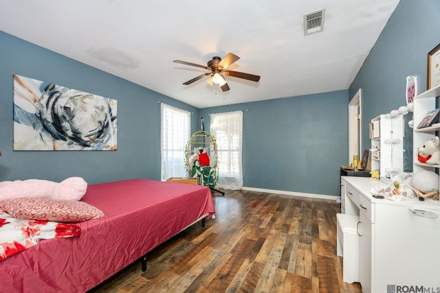 8725 Fairoaks St, Denham Springs, LA 70726