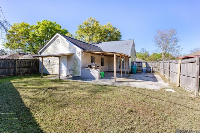 8725 Fairoaks St, Denham Springs, LA 70726