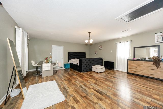 8725 Fairoaks St, Denham Springs, LA 70726