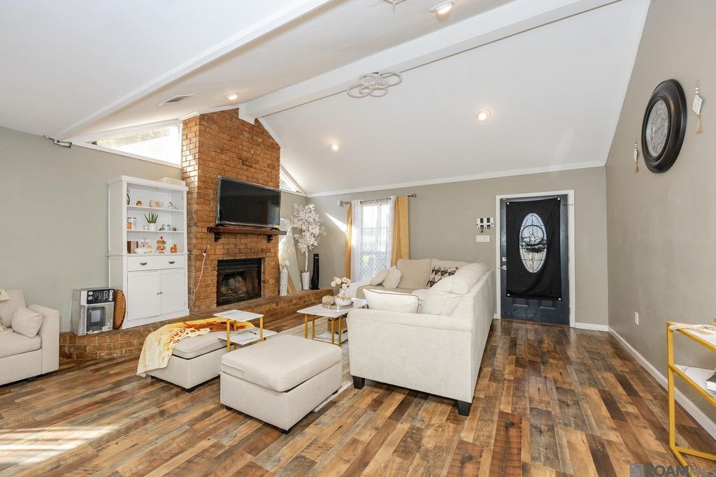 8725 Fairoaks St, Denham Springs, LA 70726