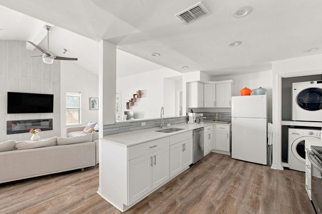 3303 W William Cannon DR B, Austin, TX 78745