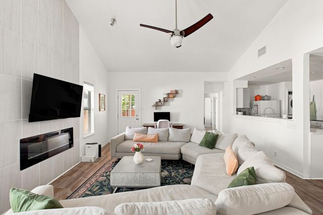 3303 W William Cannon DR B, Austin, TX 78745