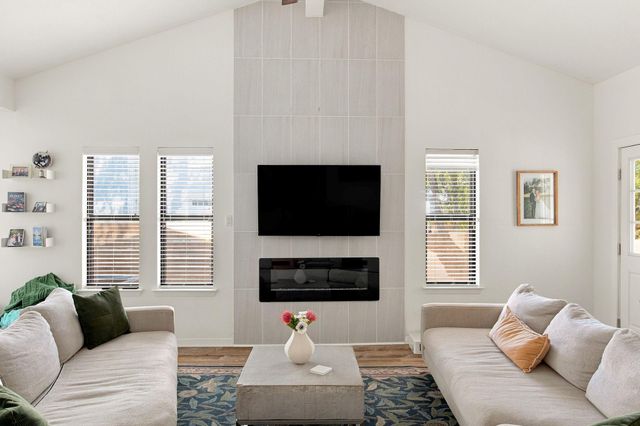 3303 W William Cannon DR B, Austin, TX 78745