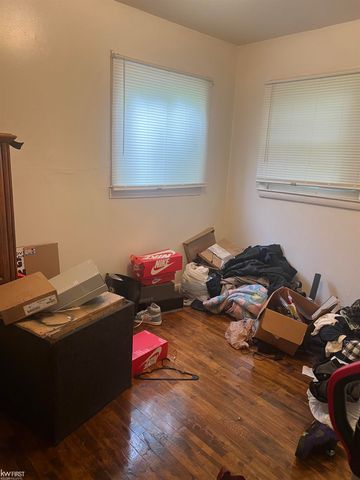 1297 W Kurtz Avenue, Flint, MI 48505