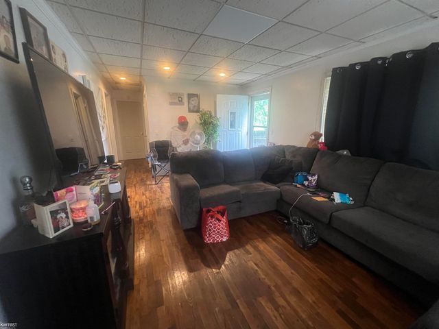 1297 W Kurtz Avenue, Flint, MI 48505