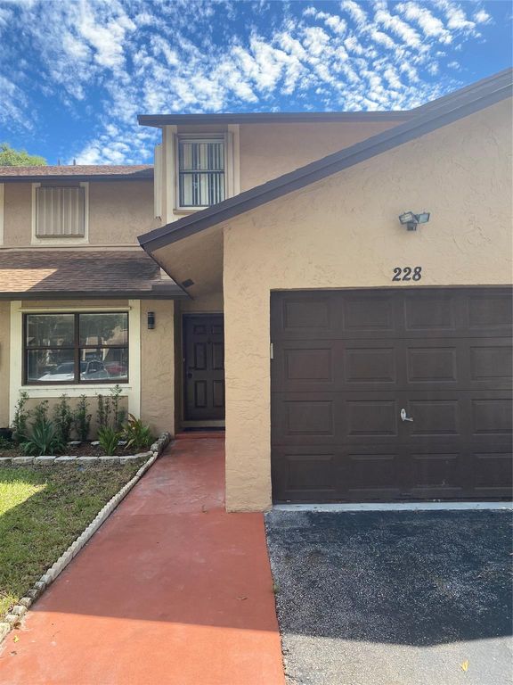228 Lakeside Cir 228, Sunrise, FL 33326