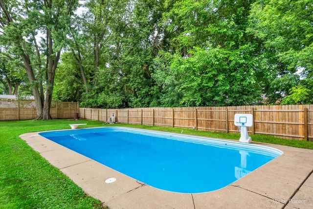 3901 Woodstock Street, Wonder Lake, IL 60097