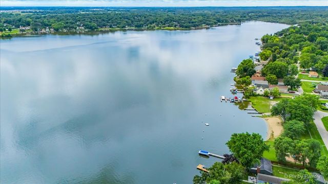 3901 Woodstock Street, Wonder Lake, IL 60097