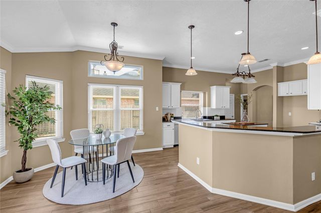 2709 W Oaks Boulevard, Pearland, TX 77584