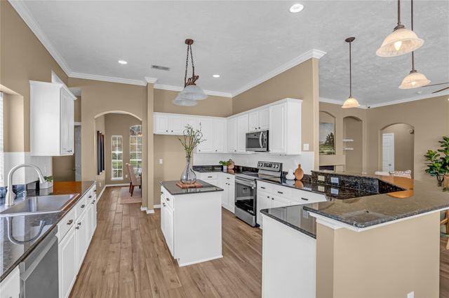 2709 W Oaks Boulevard, Pearland, TX 77584