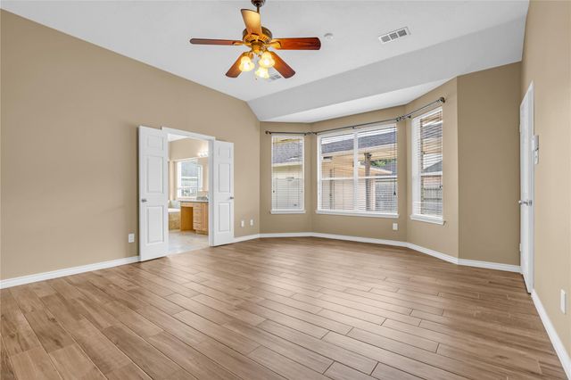 2709 W Oaks Boulevard, Pearland, TX 77584