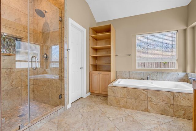 2709 W Oaks Boulevard, Pearland, TX 77584