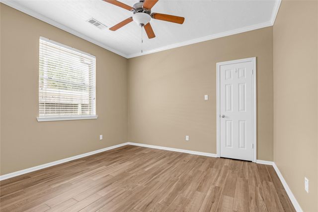 2709 W Oaks Boulevard, Pearland, TX 77584