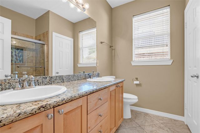 2709 W Oaks Boulevard, Pearland, TX 77584