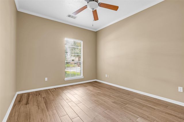 2709 W Oaks Boulevard, Pearland, TX 77584