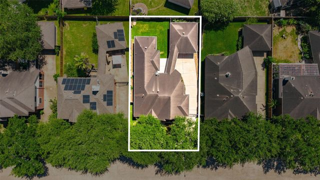2709 W Oaks Boulevard, Pearland, TX 77584